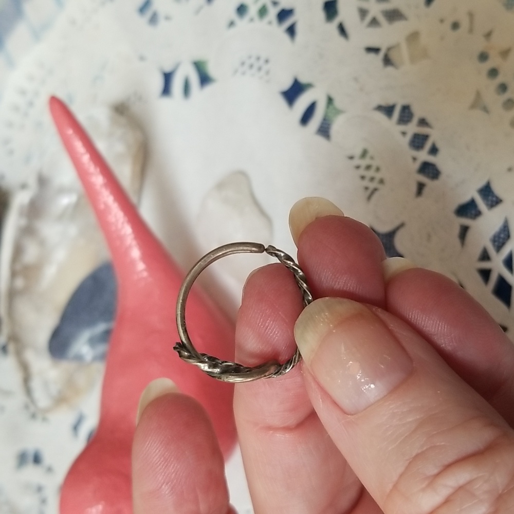 🌚LOVE KNOT RING - Picture 4 of 7